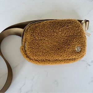 Lululemon Everywhere Belt Bag (Teddy Fleece) EUC!